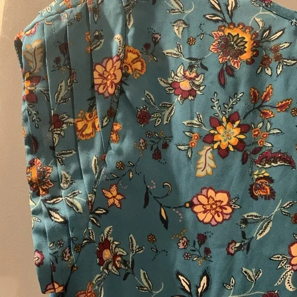 Lily White sleeveless top. - Picture 4 of 5